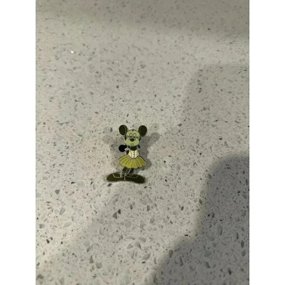 Rare Disney Pin 72493 WDW The Museum of Pin-tiquities‎ Event Sculpture Minnie - Picture 1 of 2